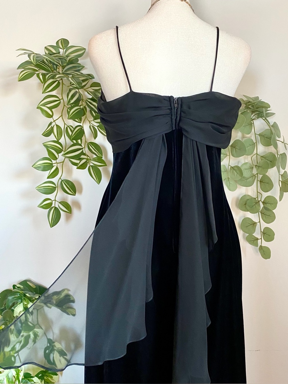 Vintage 90s black velvet prom dress size M - Picture 4 of 4